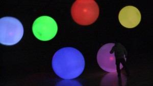 【展示作品】ライブ会場でふわふわ飛び跳ねる、光る巨大ボール